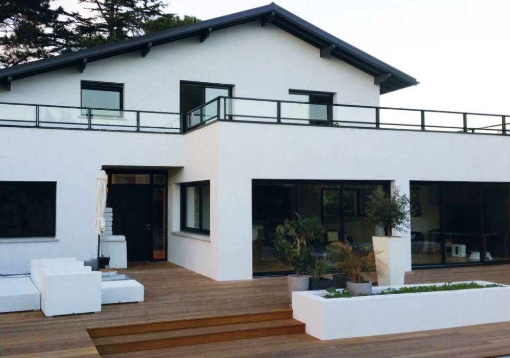 maison moderne avec garde cortps