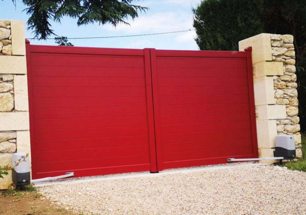 portail battant rouge